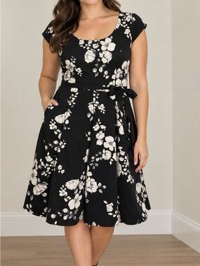 Black & White Floral Fit-and-Flare Dress - Black/White